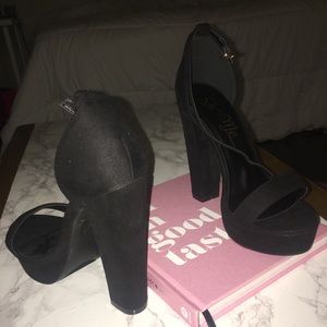 Black Platform Heels: Size 9